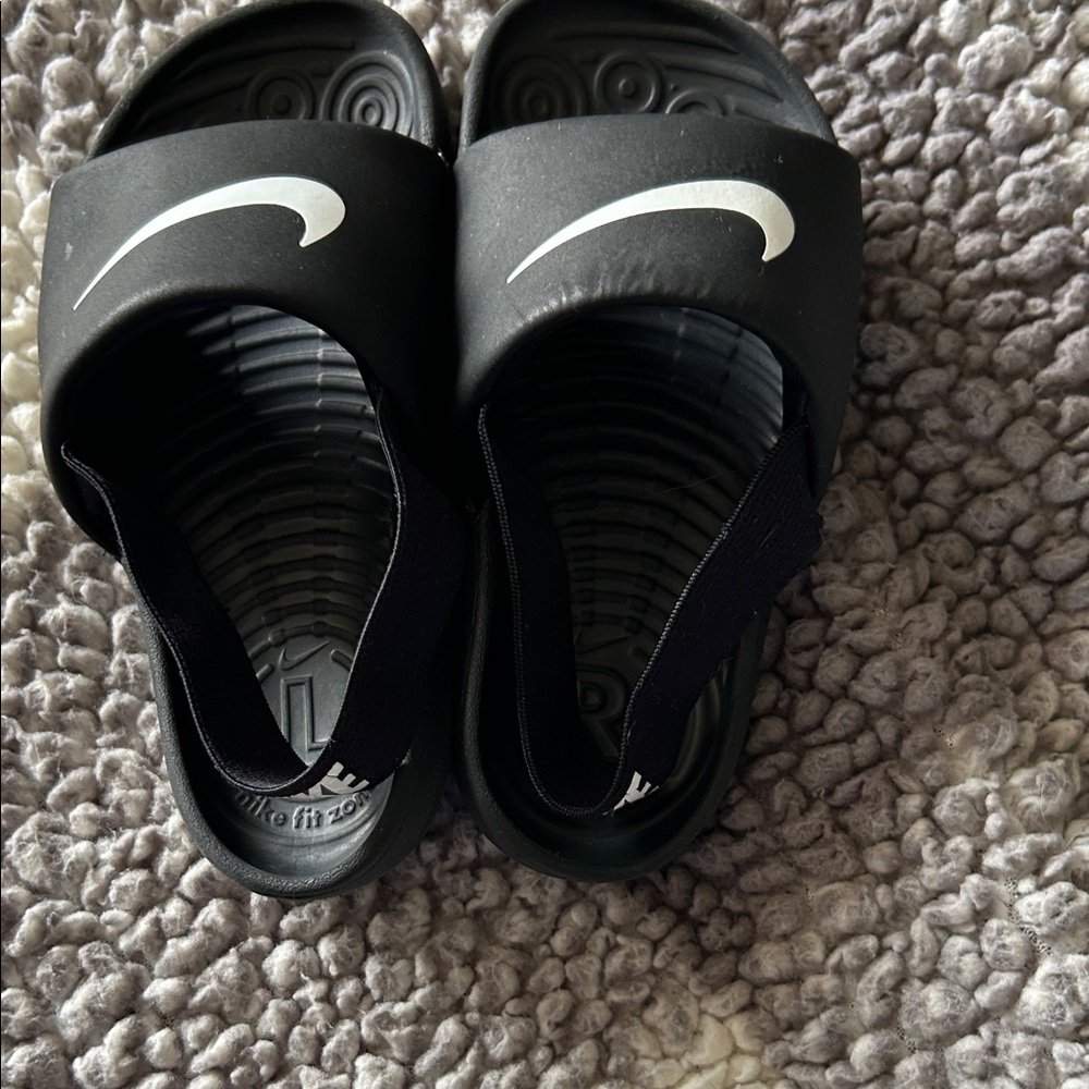 Nike Black Kids Slide Sandals with White Swoosh - Picture 3 of 7